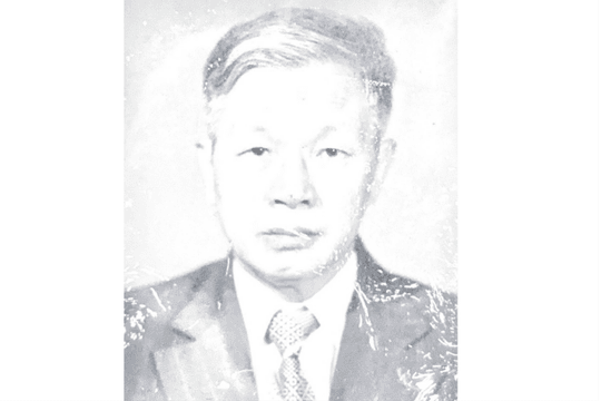 "Anh là thượng tướng mà không tìm được mộ em"